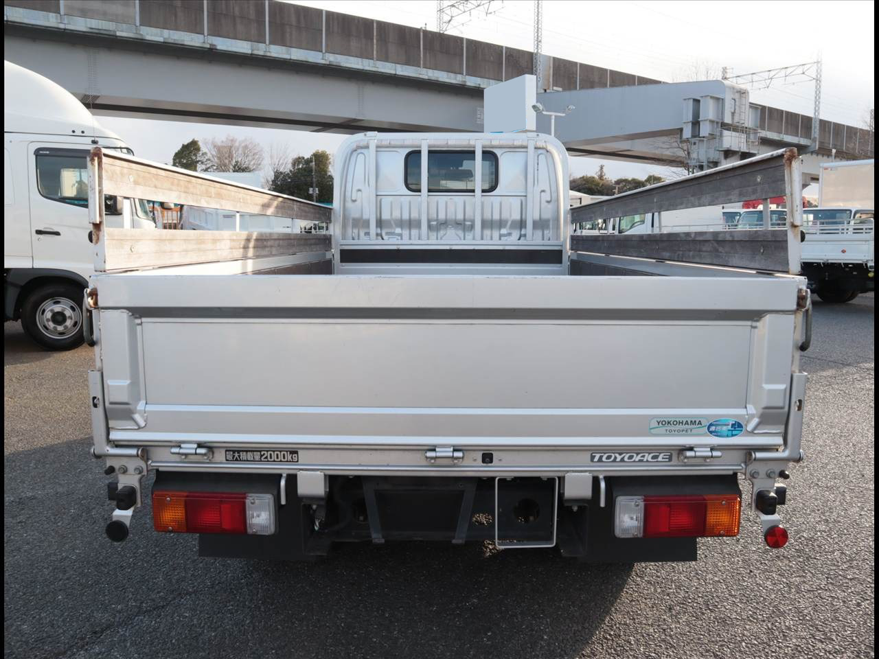 トヨタ トヨエース 小型 平ボディ 2RG-XZU605 R2の中古トラック画像5