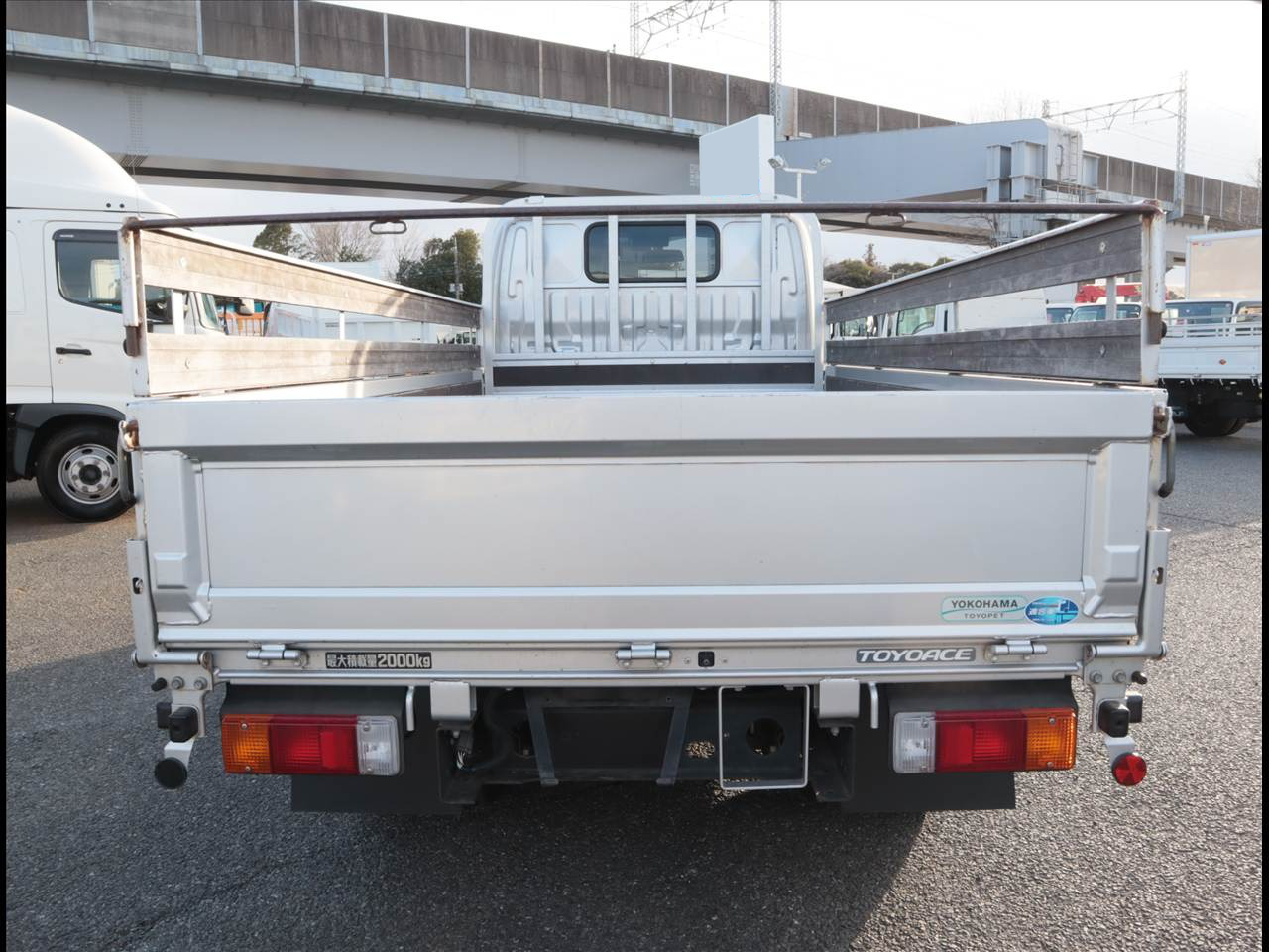 トヨタ トヨエース 小型 平ボディ 2RG-XZU605 R2の中古トラック画像6