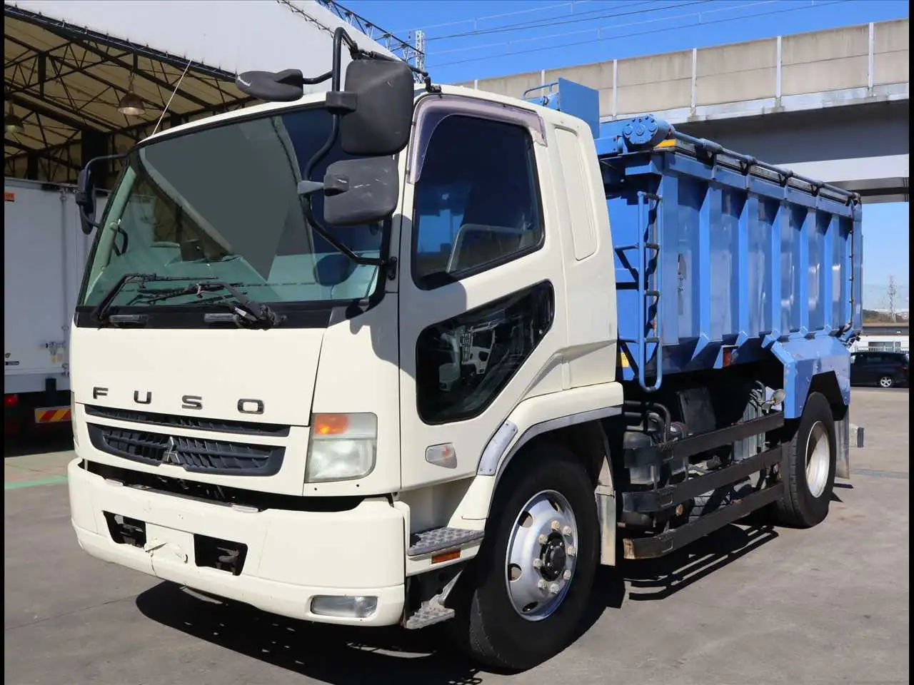 三菱 ファイター 中型/増トン ダンプ 土砂禁 天蓋付き の中古トラック【車両No.182851】