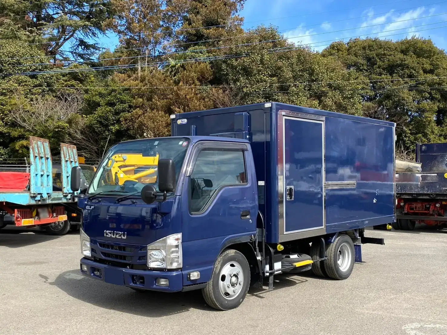 いすゞ エルフ 小型 冷凍冷蔵 低温 2室 の中古トラック【車両No.182956】