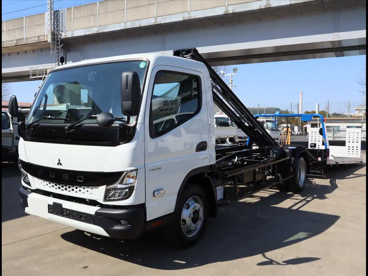 三菱 キャンター 小型 車両重機運搬 ラジコン ウインチ の中古トラック【車両No.183128】