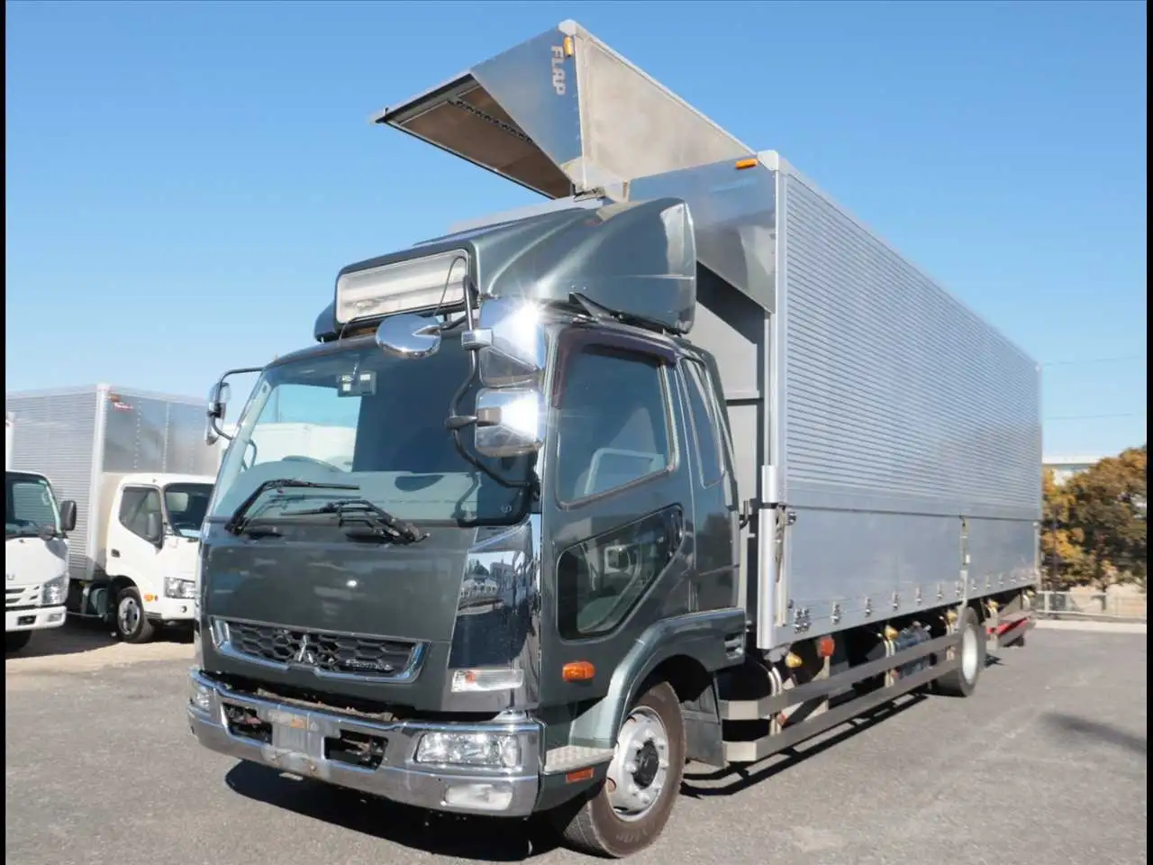 三菱 ファイター 中型/増トン ウイング エアサス ベッド の中古トラック【車両No.183305】