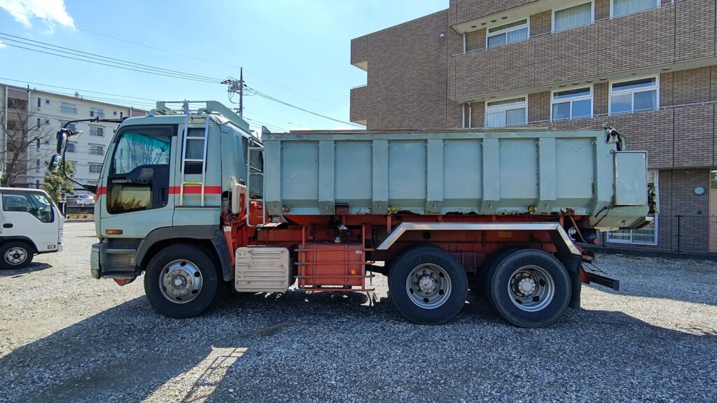 いすゞ ギガ 大型 ダンプ 土砂禁 ステンレス張りの中古トラック画像4