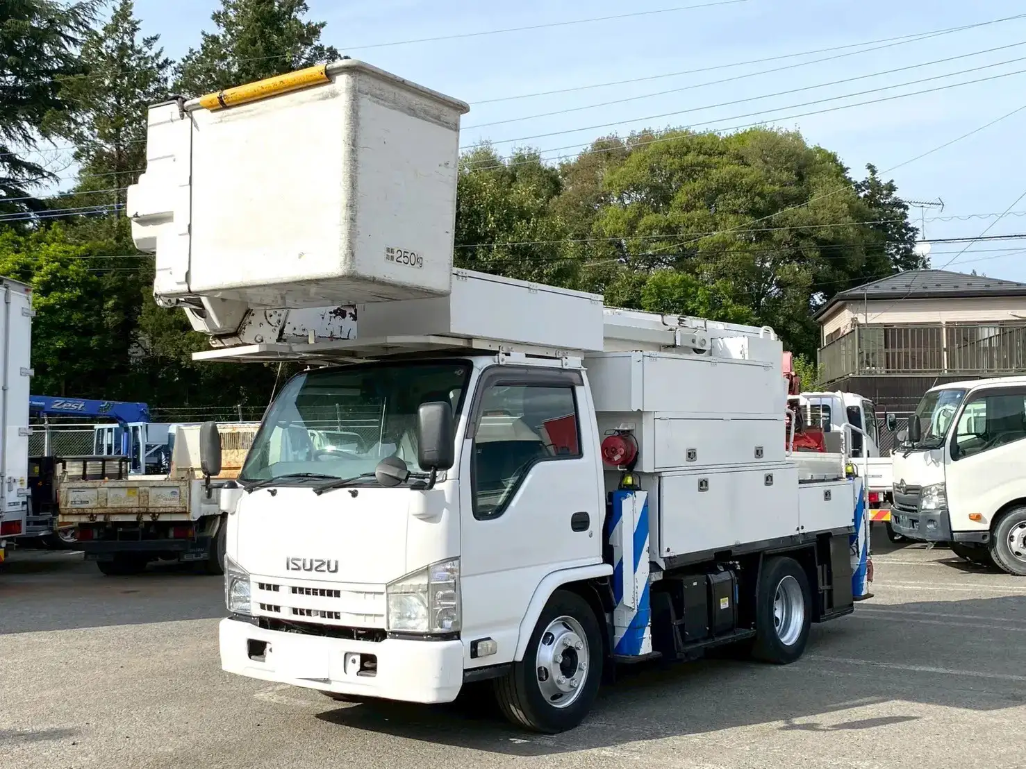 いすゞ エルフ 小型 高所・建柱車 高所作業車 電工仕様｜画像1