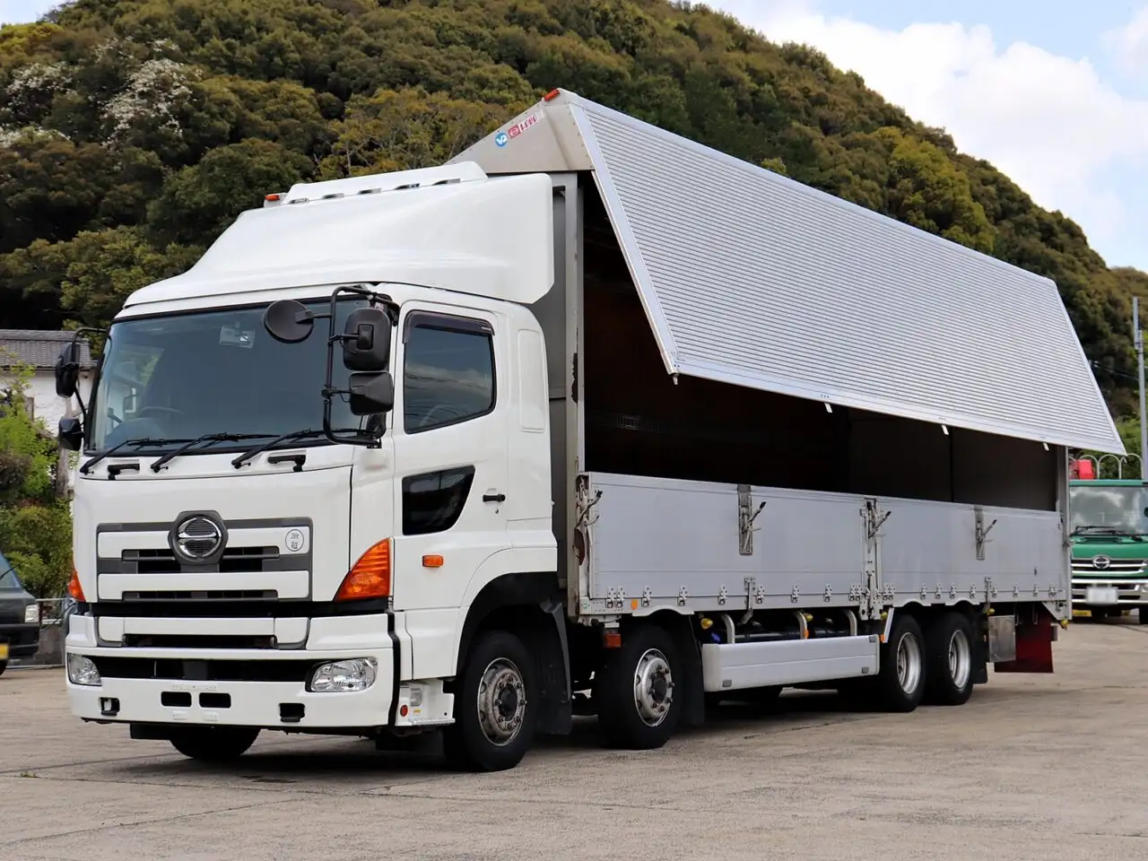 日野 プロフィア 大型 ウイング エアサス ベッド｜画像1