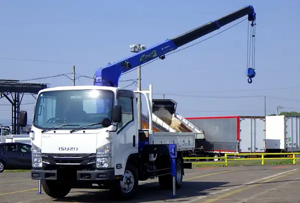 いすゞ エルフ 小型 クレーン付 3段 ラジコン｜画像1