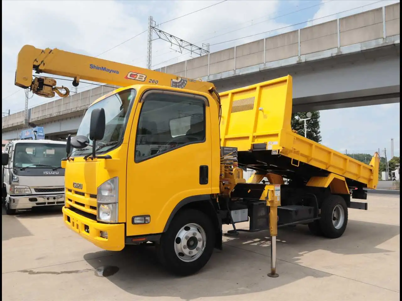 いすゞ エルフ 小型 ダンプ 土砂禁 クレーン付き の中古トラック【車両No.196734】