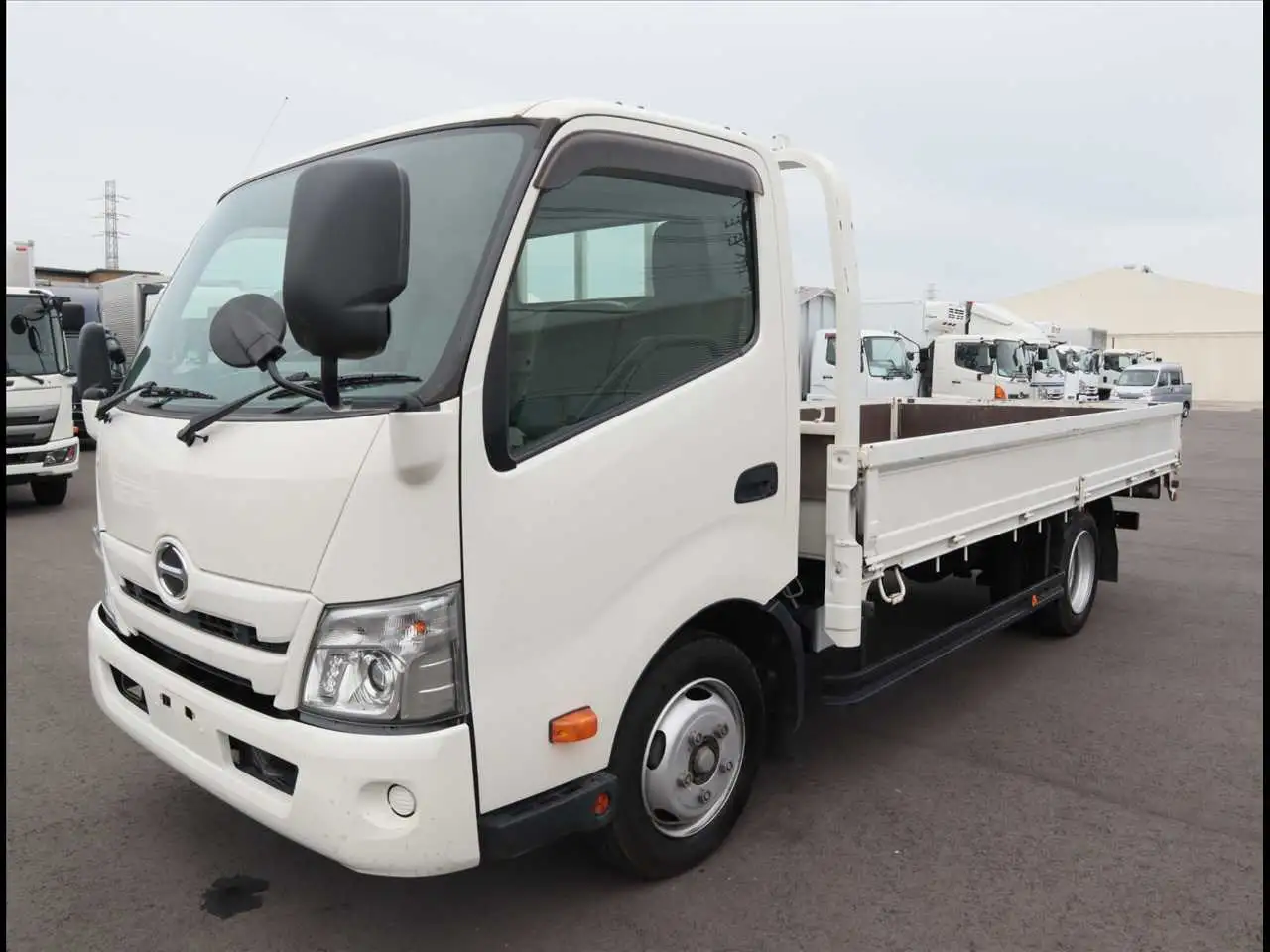 日野 デュトロ 小型 平ボディ 2RG-XZU710M R2 の中古トラック【車両No.198647】