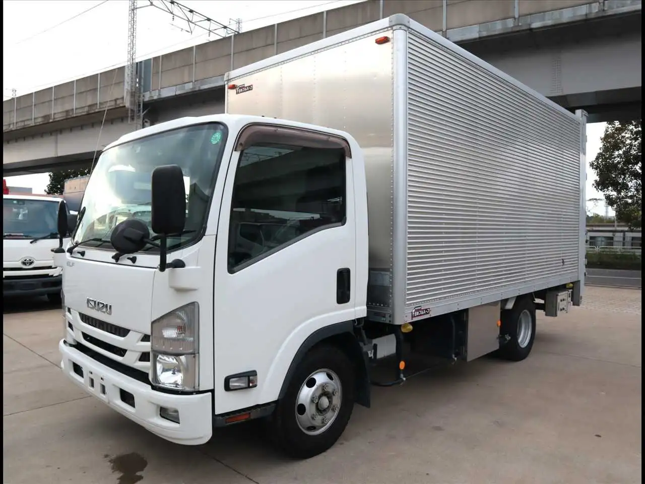 いすゞ エルフ 小型 アルミバン パワーゲート 2RG-NPR88AN の中古トラック【車両No.199040】