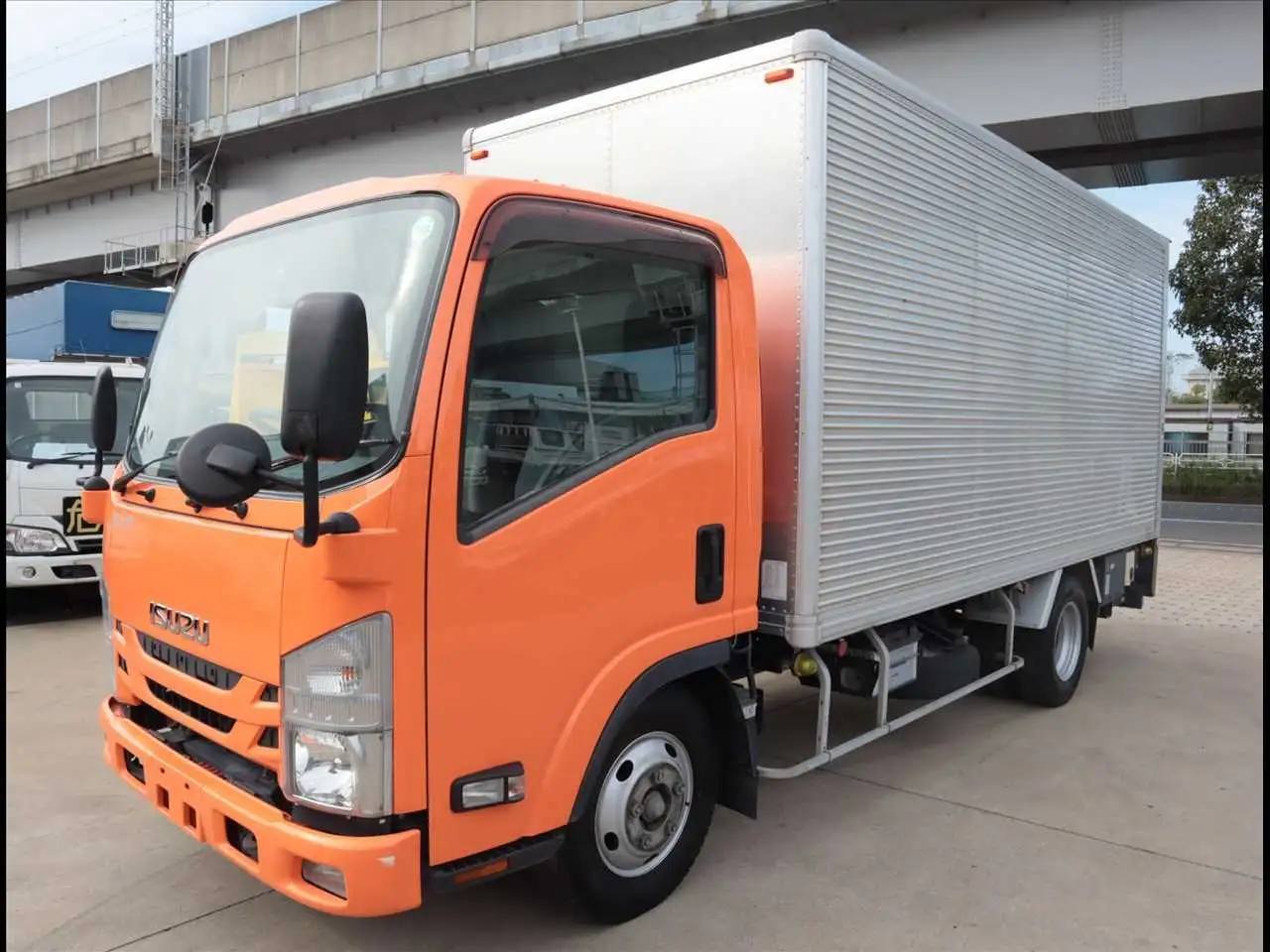 いすゞ エルフ 小型 アルミバン パワーゲート TRG-NMR85AN の中古トラック【車両No.199044】